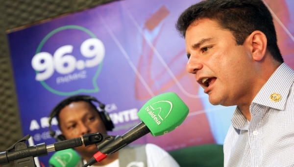 Gladson Cameli diz que Acre está pronto para “comprar e pra buscar” vacina contra a covid-19